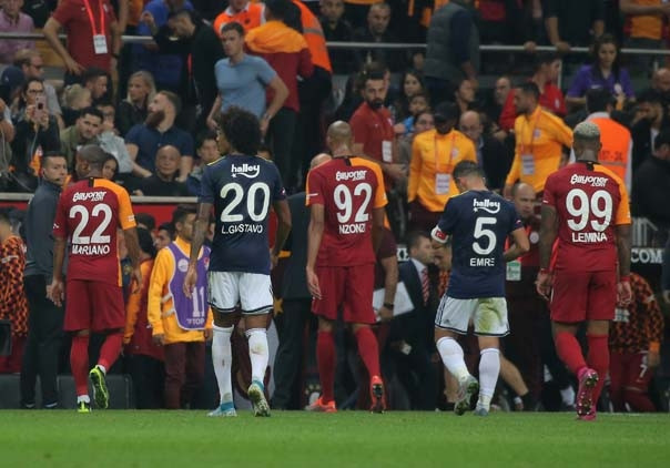 Galatasaray - Fenerbahçe maçından kareler...