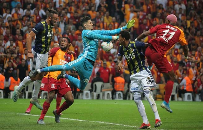 Galatasaray - Fenerbahçe maçından kareler...