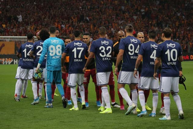 Galatasaray - Fenerbahçe maçından kareler...