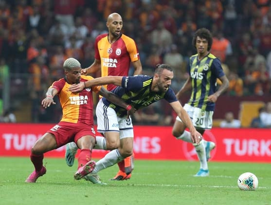 Galatasaray - Fenerbahçe maçından kareler...