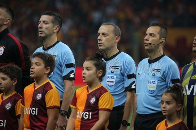 Galatasaray - Fenerbahçe maçından kareler...