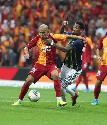 Galatasaray - Fenerbahçe maçından kareler...