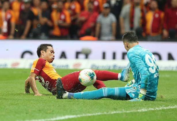 Galatasaray - Fenerbahçe maçından kareler...