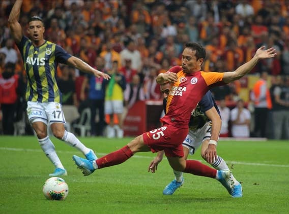 Galatasaray - Fenerbahçe maçından kareler...