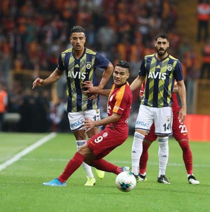 Galatasaray - Fenerbahçe maçından kareler...