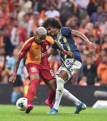 Galatasaray - Fenerbahçe maçından kareler...