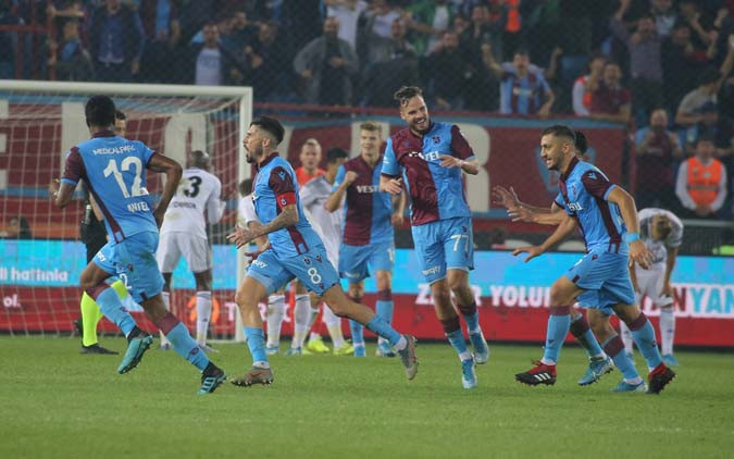 Trabzonspor - Beşiktaş maçından kareler...