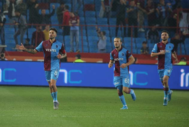 Trabzonspor - Beşiktaş maçından kareler...