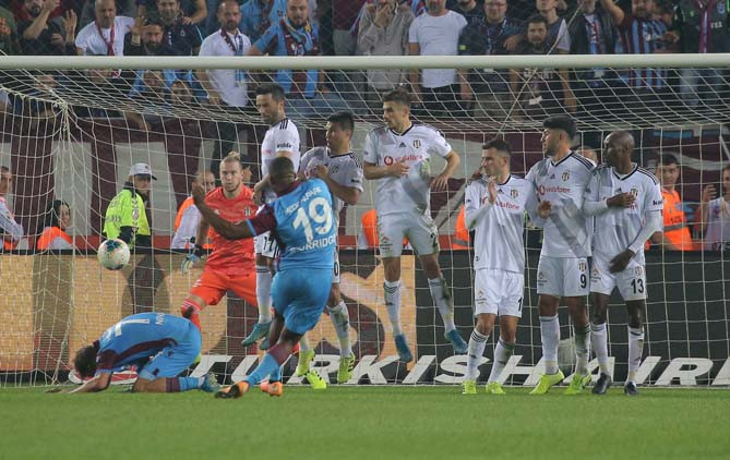 Trabzonspor - Beşiktaş maçından kareler...