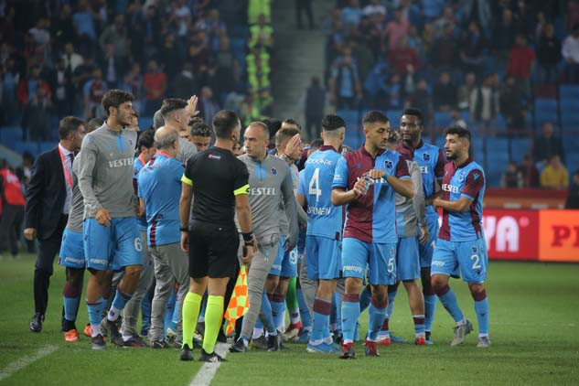 Trabzonspor - Beşiktaş maçından kareler...