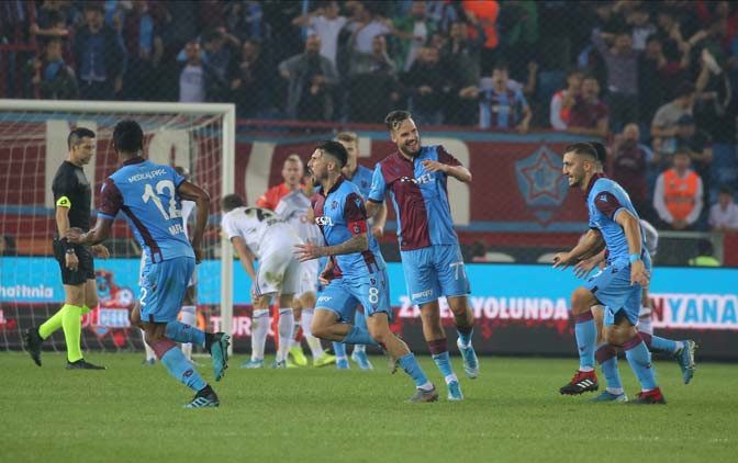 Trabzonspor - Beşiktaş maçından kareler...