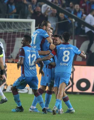 Trabzonspor - Beşiktaş maçından kareler...