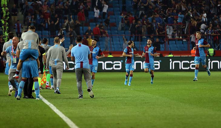 Trabzonspor - Beşiktaş maçından kareler...