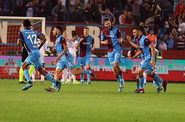 Trabzonspor - Beşiktaş maçından kareler...