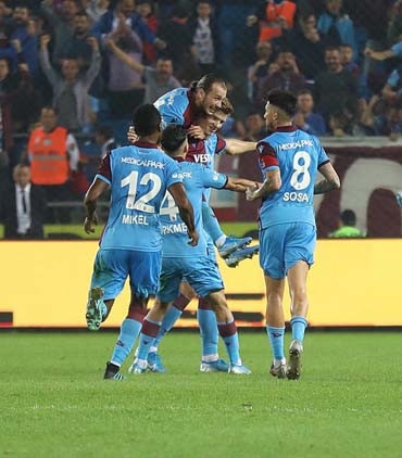 Trabzonspor - Beşiktaş maçından kareler...