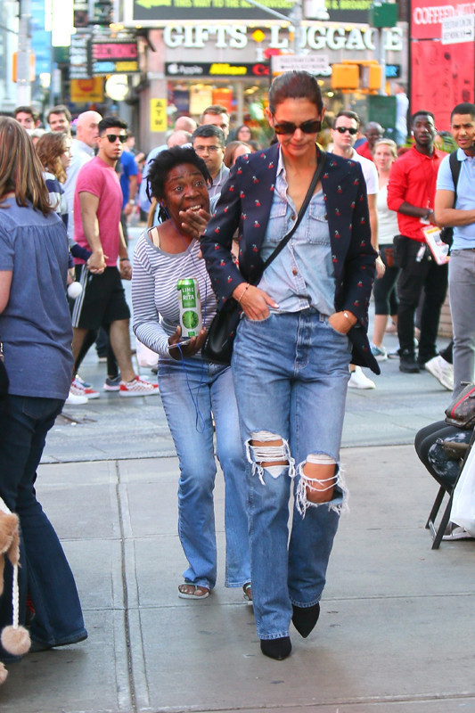 Arkasından usulca yaklaştı, ünlü oyuncu dondu kaldı