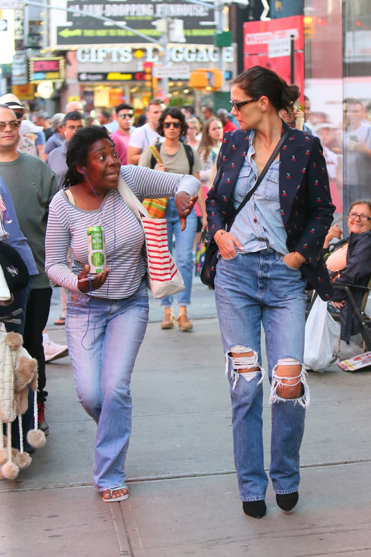 Arkasından usulca yaklaştı, ünlü oyuncu dondu kaldı