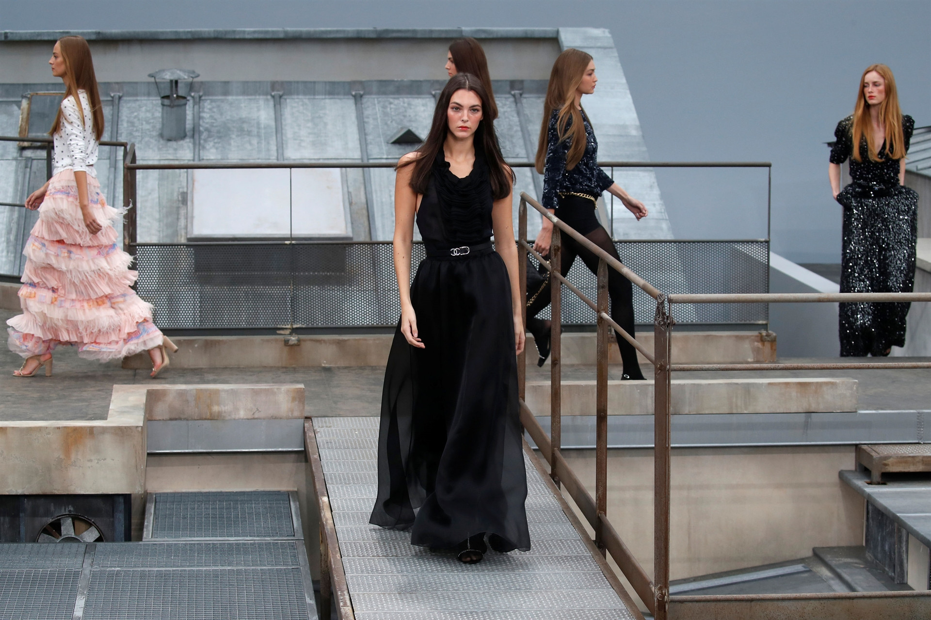 Paris Moda Haftası Podyumunda Sürpriz Ziyaret