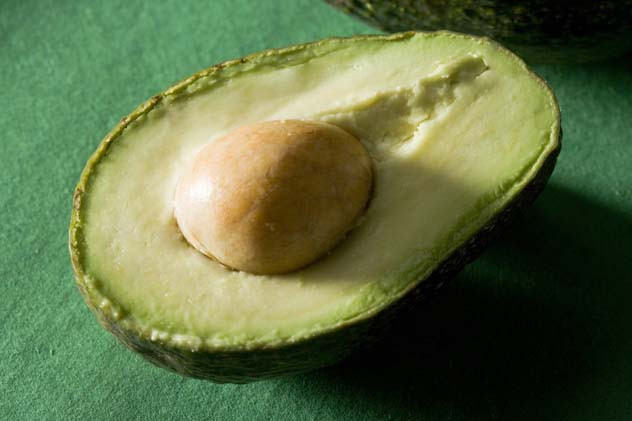 BALLI AVOKADO MASKESİ BALLI AVOKADO MASKESİ