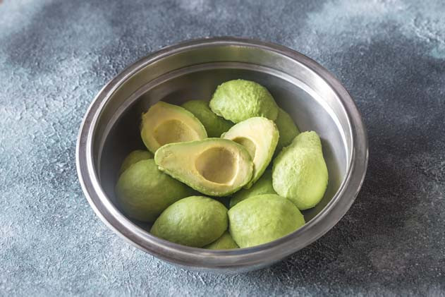 YULAFLI AVOKADO MASKESİ YULAFLI AVOKADO MASKESİ