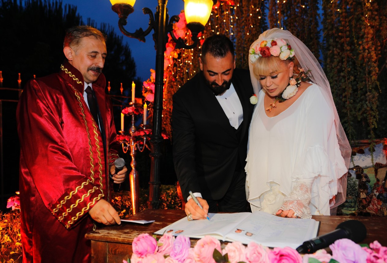 Gönül Yazar’dan şoke eden açıklama: O adam beni de kandırmaya çalıştı Gönül Yazar’dan şoke eden açıklama: O adam beni de kandırmaya çalıştı