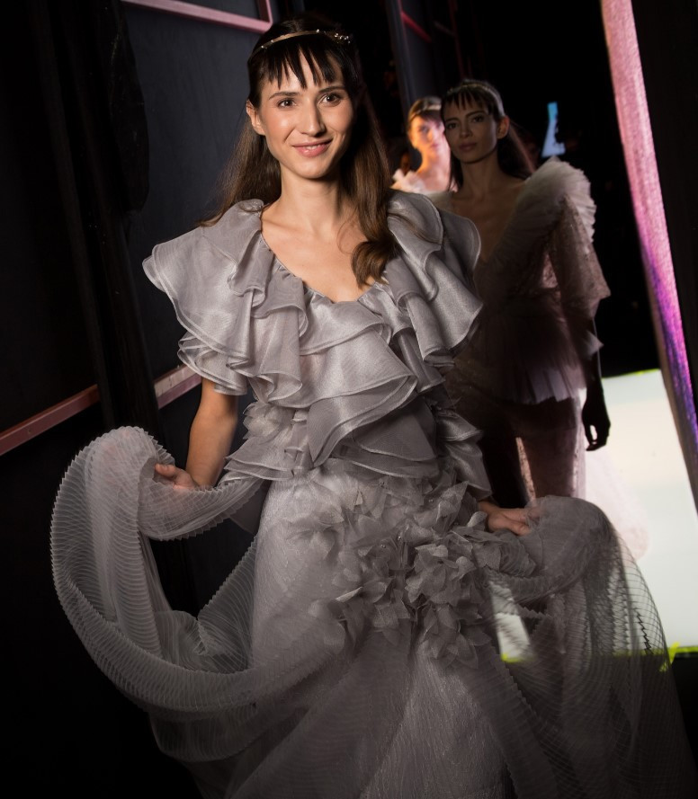 Hatice Aslandan derin dekolte