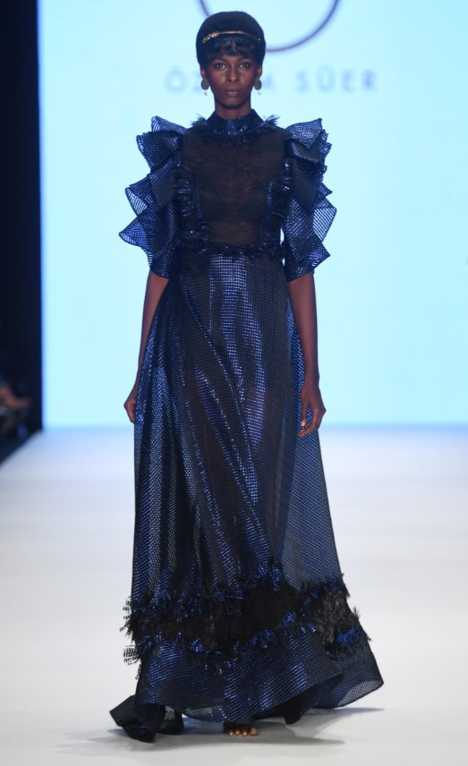 Hatice Aslandan derin dekolte