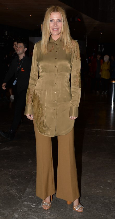 Hatice Aslandan derin dekolte