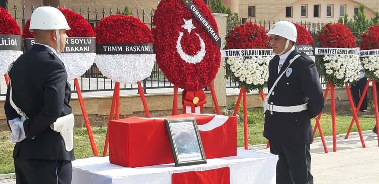 Teröristlerin roketli saldırısında şehit düşen siviller törenle memleketlerine uğurlandı