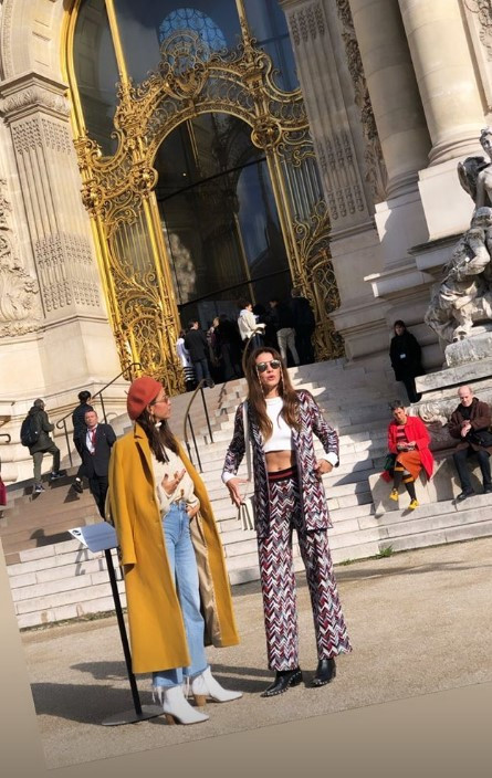 Kız kıza tatil Başak ile Tanem Pariste... Kız kıza tatil Başak ile Tanem Pariste...