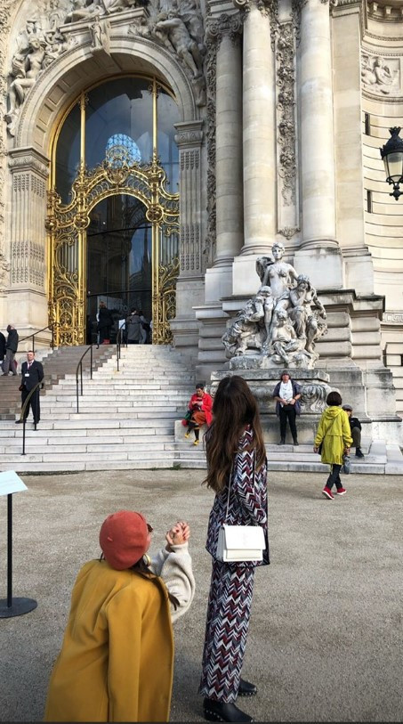 Kız kıza tatil Başak ile Tanem Pariste... Kız kıza tatil Başak ile Tanem Pariste...