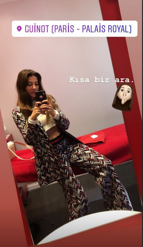 Kız kıza tatil Başak ile Tanem Pariste... Kız kıza tatil Başak ile Tanem Pariste...