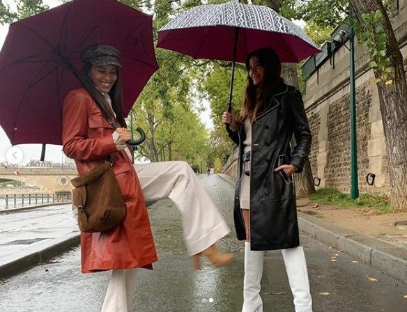 Kız kıza tatil Başak ile Tanem Pariste... Kız kıza tatil Başak ile Tanem Pariste...