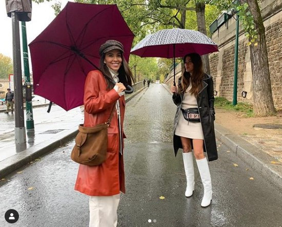 Kız kıza tatil Başak ile Tanem Pariste... Kız kıza tatil Başak ile Tanem Pariste...