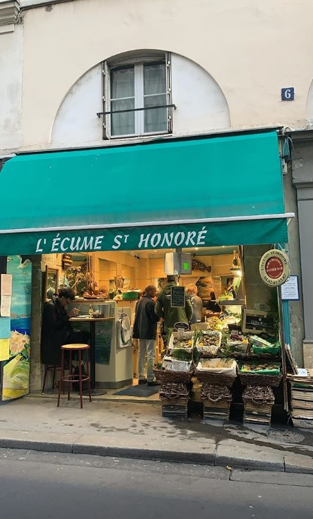 Kız kıza tatil Başak ile Tanem Pariste... Kız kıza tatil Başak ile Tanem Pariste...