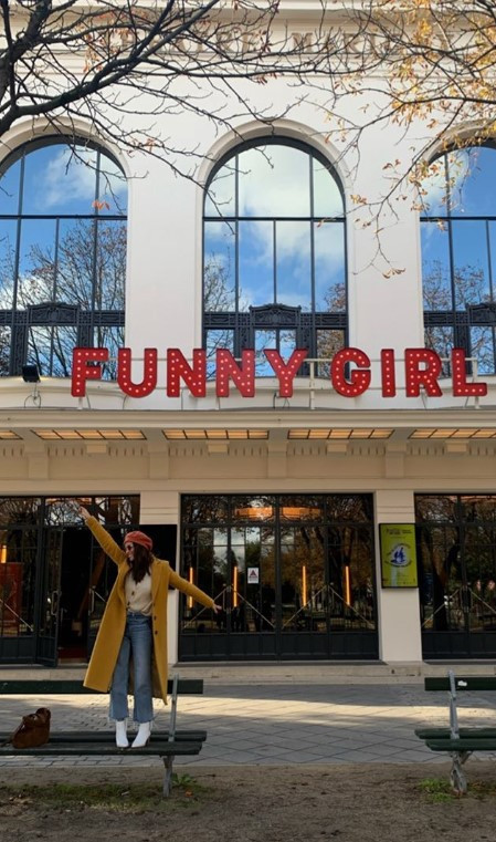 Kız kıza tatil Başak ile Tanem Pariste... Kız kıza tatil Başak ile Tanem Pariste...