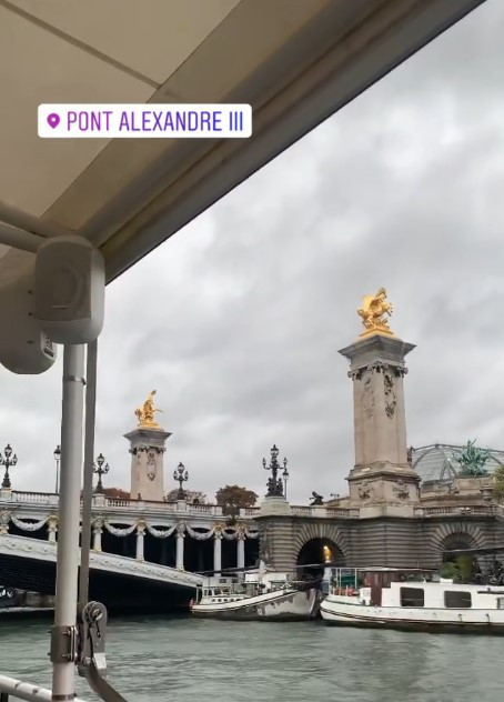 Kız kıza tatil Başak ile Tanem Pariste... Kız kıza tatil Başak ile Tanem Pariste...