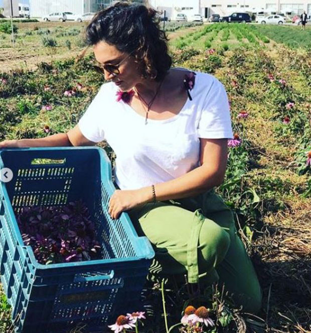 Ünlü oyuncu iki çocuğunu da alıp İstanbulu terk etti... Endonezyada yeni hayat