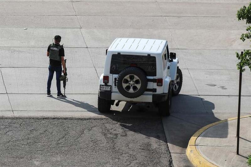 Korkunç görüntüler... Bücürün oğlunu tutuklayan polise 155 kurşun
