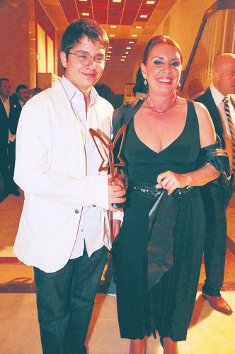 Gülen yüzüm, iyi kalplim, mert adamım, özledim be Gülen yüzüm, iyi kalplim, mert adamım, özledim be