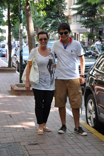 Gülen yüzüm, iyi kalplim, mert adamım, özledim be Gülen yüzüm, iyi kalplim, mert adamım, özledim be