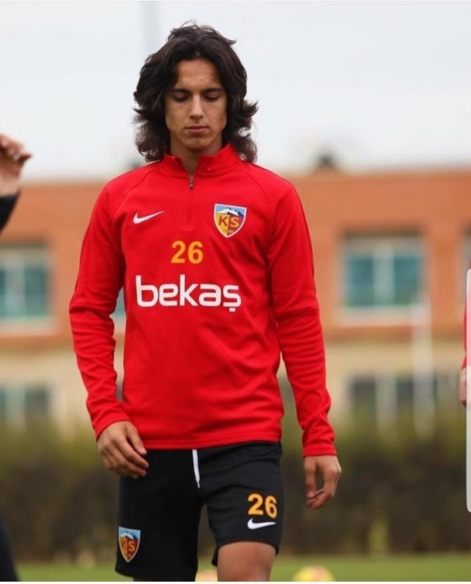 15 yaşındaki Emre Demir Süper Lig tarihine geçti Rekor... 15 yaşındaki Emre Demir Süper Lig tarihine geçti Rekor...