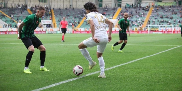 15 yaşındaki Emre Demir Süper Lig tarihine geçti Rekor... 15 yaşındaki Emre Demir Süper Lig tarihine geçti Rekor...