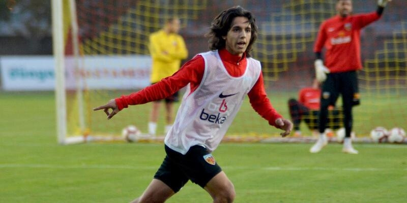 15 yaşındaki Emre Demir Süper Lig tarihine geçti Rekor... 15 yaşındaki Emre Demir Süper Lig tarihine geçti Rekor...