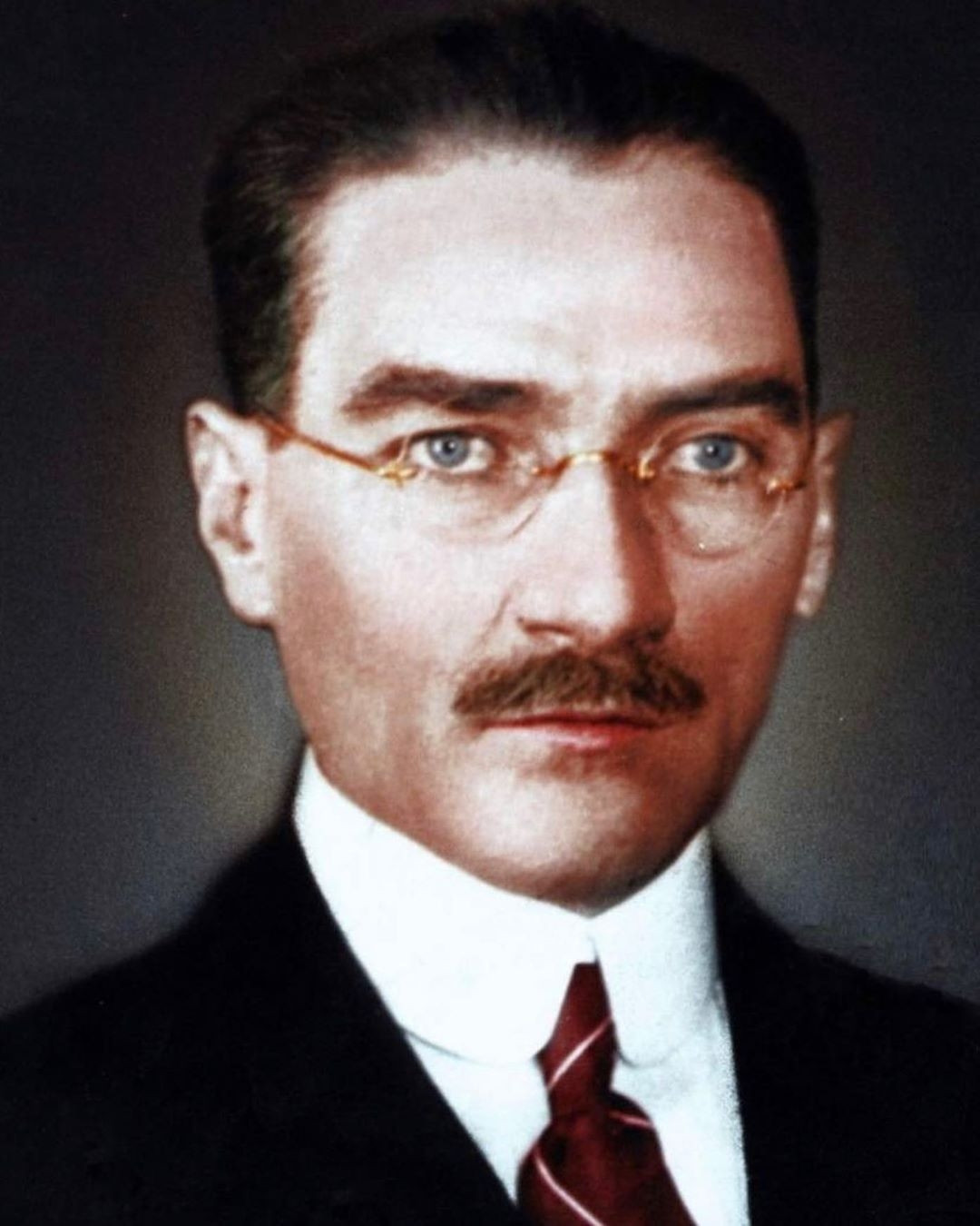 Ünlü isimlerden 10 Kasım mesajları Atam seni çok seviyoruz Ünlü isimlerden 10 Kasım mesajları Atam seni çok seviyoruz