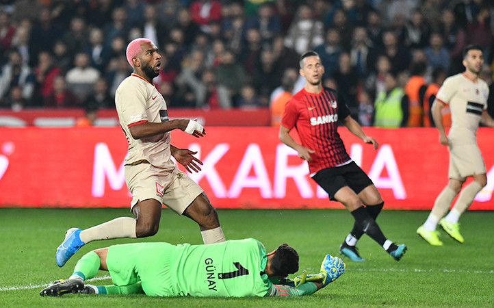 Ryan Babel ve Pascal Nouma arasında kavga büyüdü