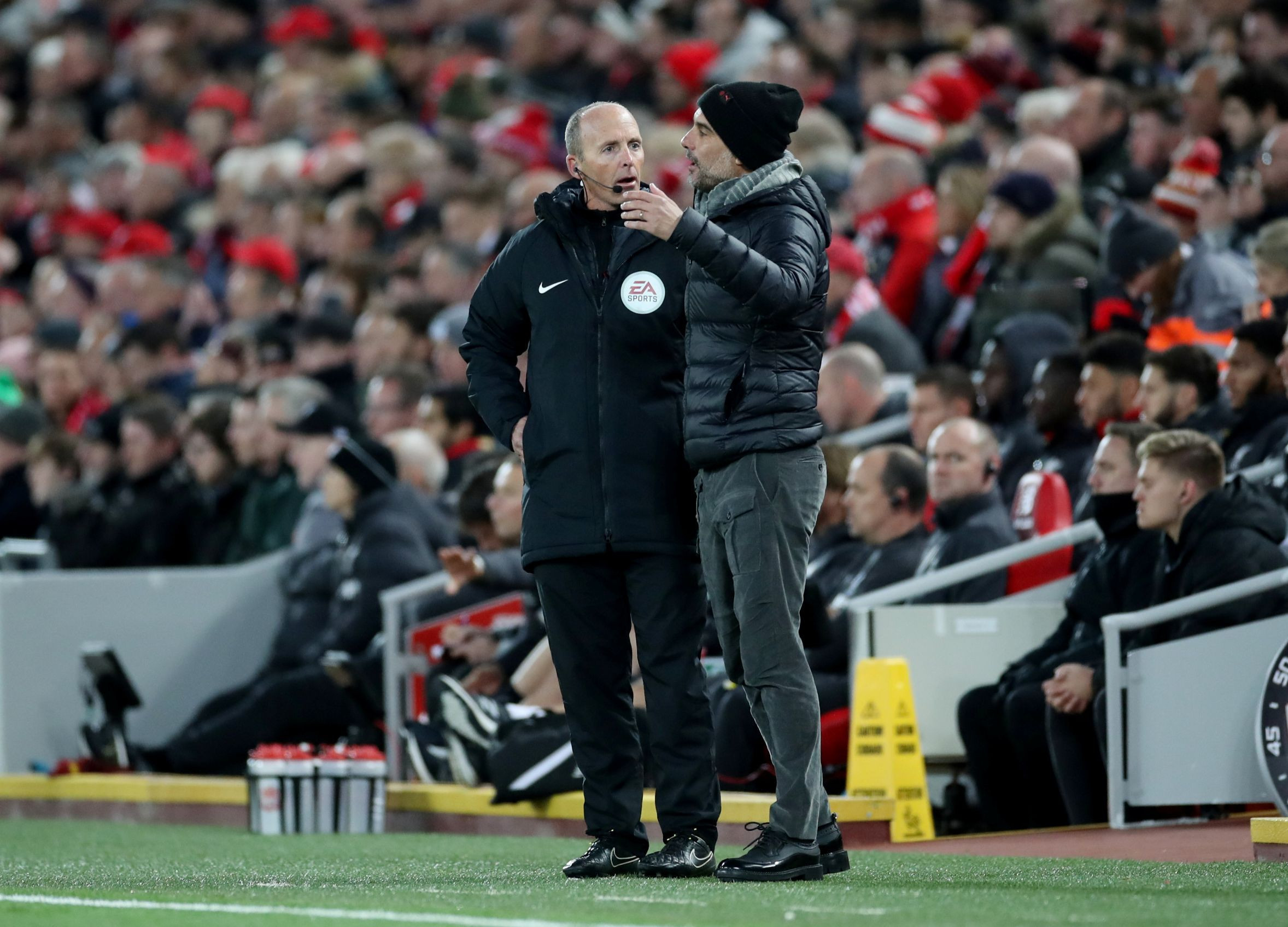 Pep Guardiola çıldırdı Hiç böyle görmediniz... Pep Guardiola çıldırdı Hiç böyle görmediniz...