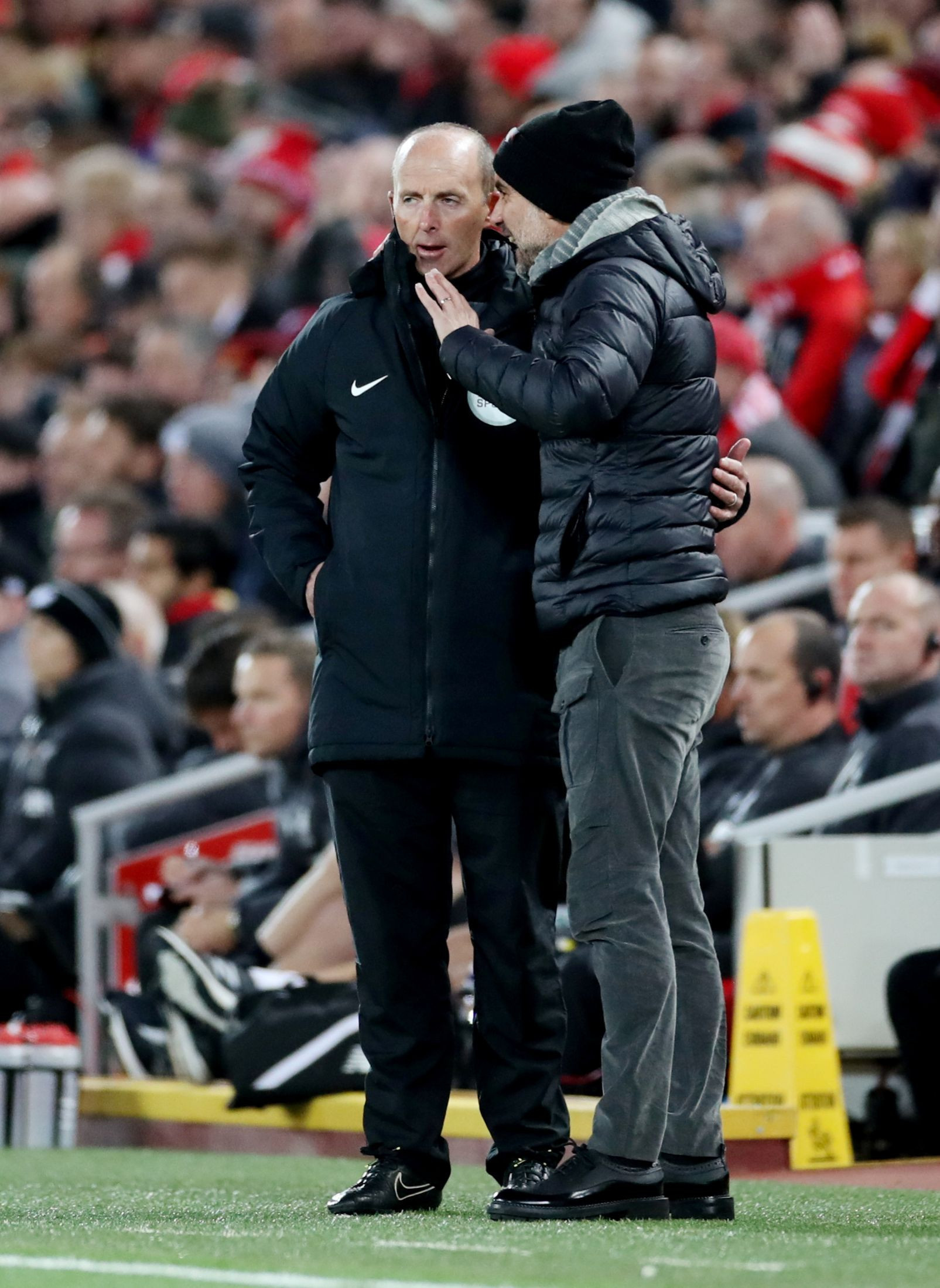 Pep Guardiola çıldırdı Hiç böyle görmediniz... Pep Guardiola çıldırdı Hiç böyle görmediniz...