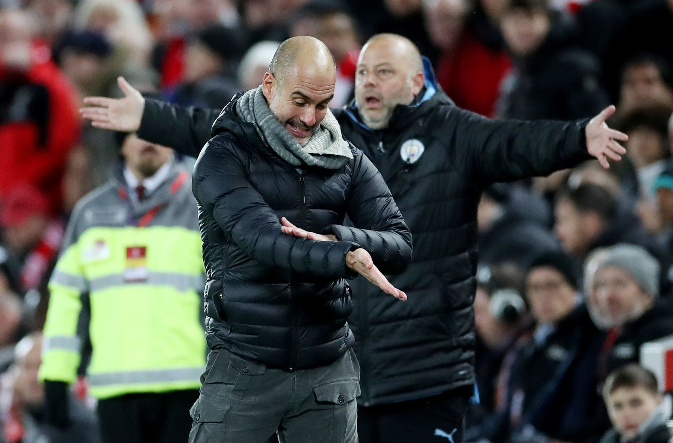 Pep Guardiola çıldırdı Hiç böyle görmediniz... Pep Guardiola çıldırdı Hiç böyle görmediniz...