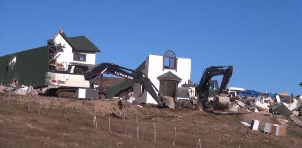 Kemal Sunal filmi gerçek oldu; ahşap evi kamyon kasasına monte etti